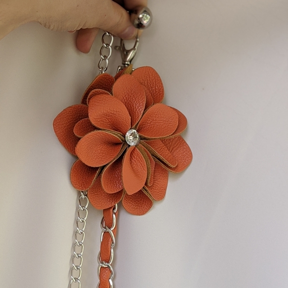 Leather belt with silver chain and faux jewel - Picture 1 of 4